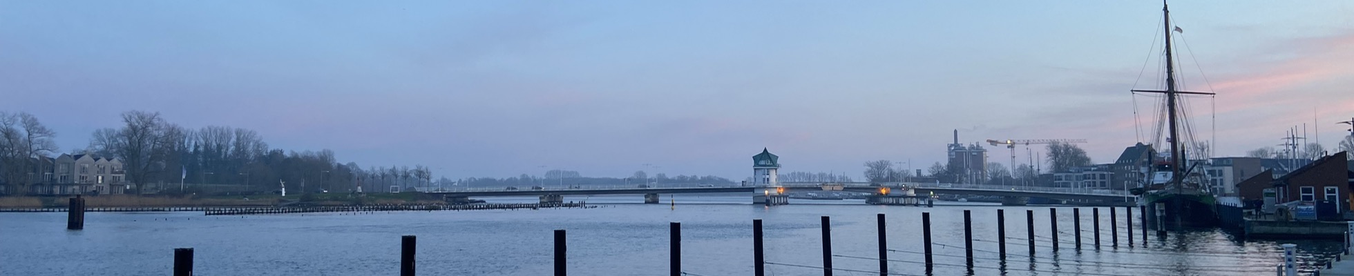 Der Hafen in Kappeln und die Schleibrücke